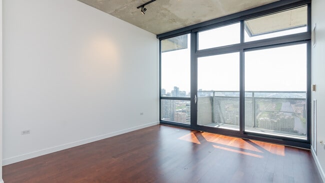 Building Photo - 235 W Van Buren St
