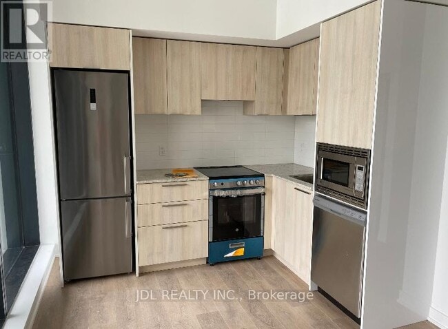 Building Photo - 501 Yonge St