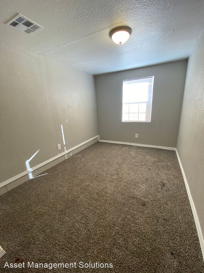 Building Photo - 5 br, 1.5 bath House - 2645 Lakeside Dr.