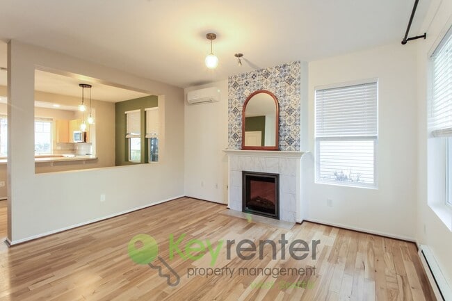 Building Photo - **Rent Incentive** Premier 3-Bed Home in a Coveted Seattle Community