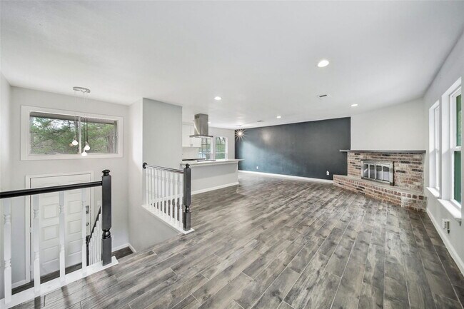 Building Photo - 9 Hasting Oak Ct