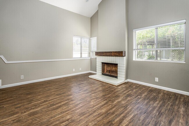 Building Photo - 1538 Greencrest Ct