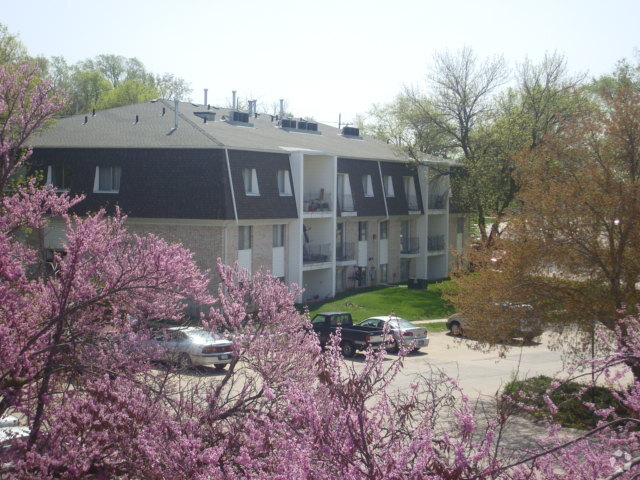 114 Bldg North view - Fountain Apartments