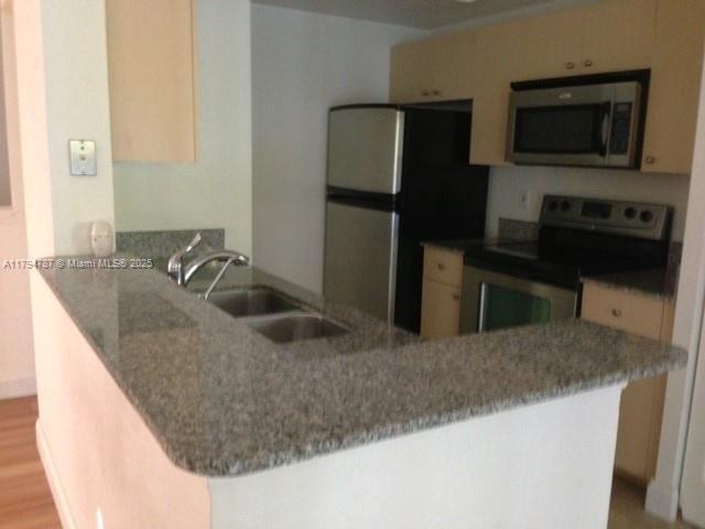 Foto del edificio - 2549 Centergate Dr