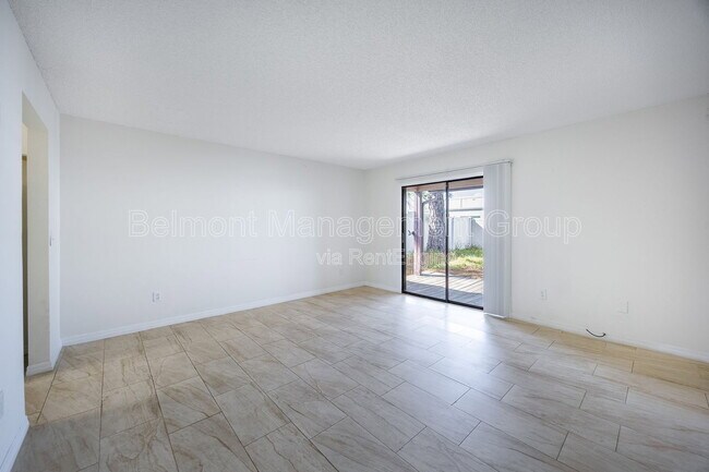 Foto del edificio - 5533 Decatur St