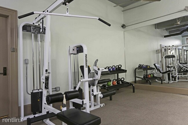 Foto del edificio - 1 br, 1 bath Apartment - 505 Pecan St 736