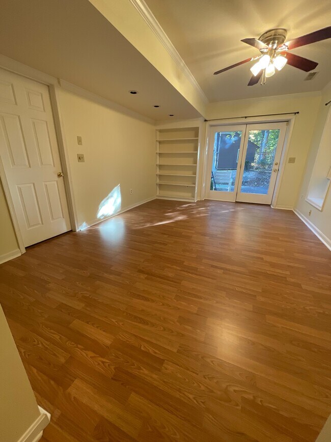 Foto del edificio - 706 Stonewall Ln