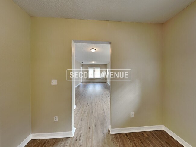 Foto del edificio - 1740 Myrtle Ave N