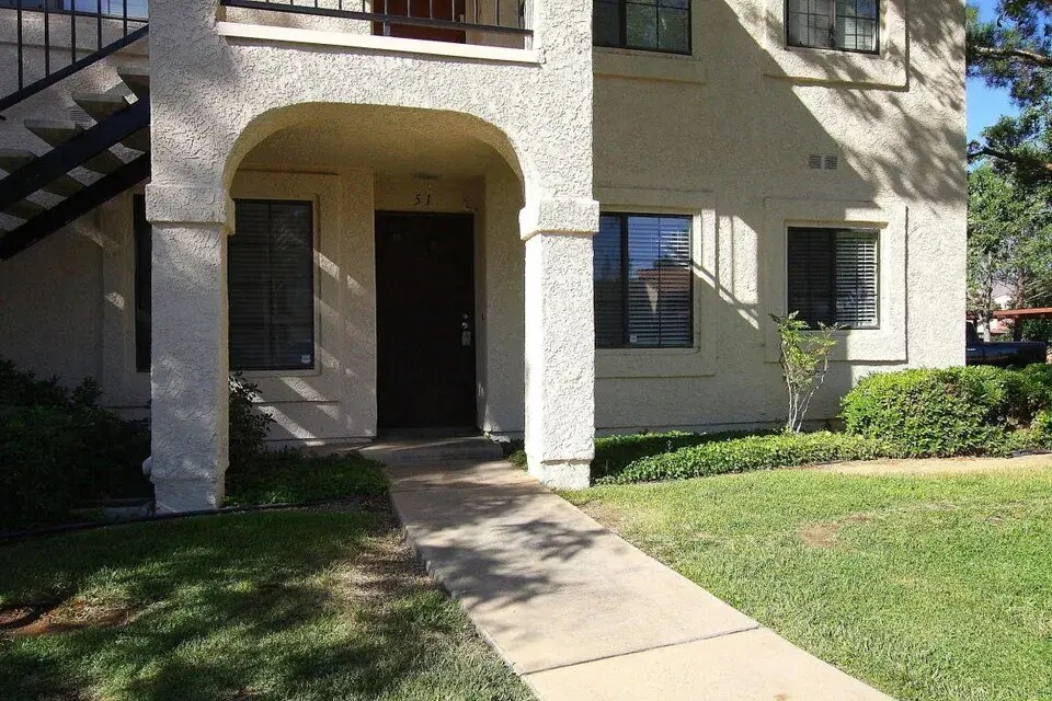 Front - 2554 Olive Dr