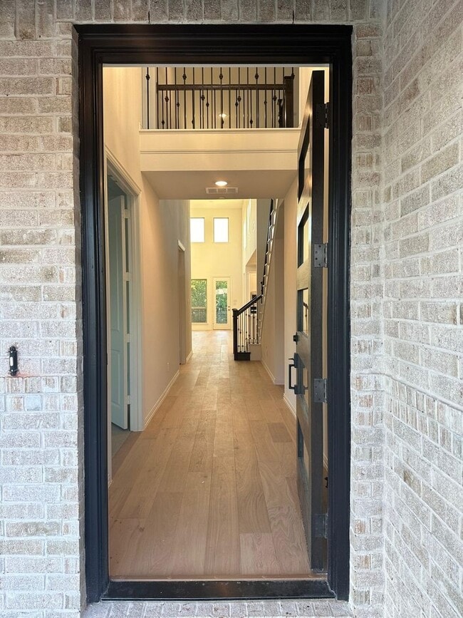 Building Photo - 613 Florence Trl