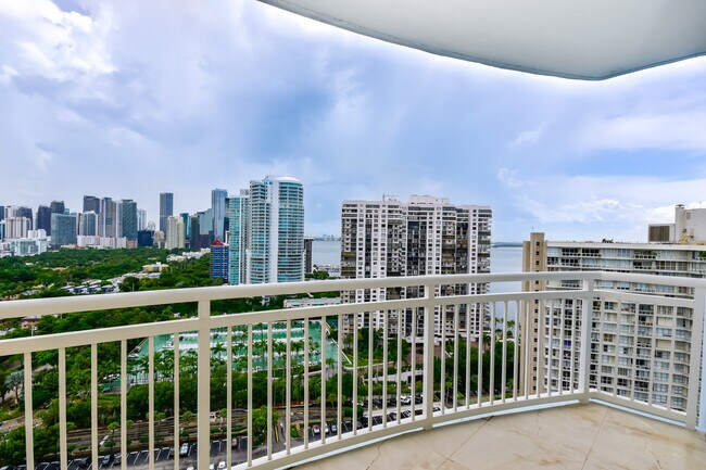 Foto del edificio - 2475 Brickell Ave