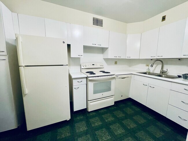 Building Photo - 1567 Ridge Ave