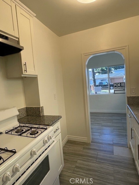 Building Photo - 5934 King Ave