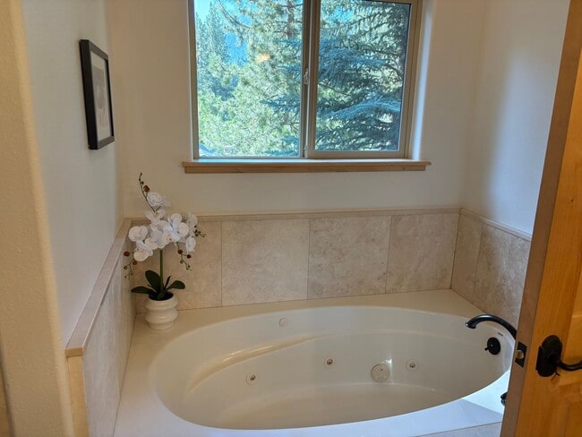 Foto del edificio - Large furnished mountain home