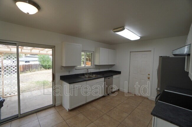 Building Photo - 11536 E Center Dr