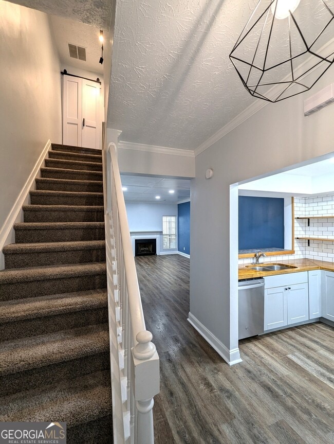 Building Photo - 906 Wedgewood Way