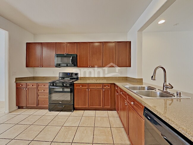 Building Photo - 10580 Elberton Ave