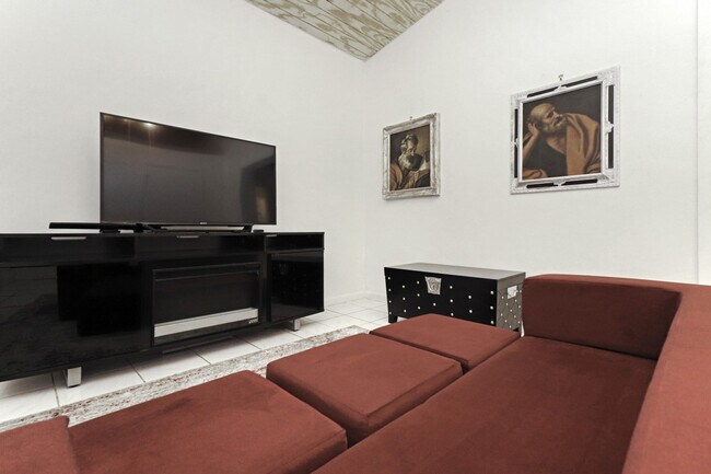 Foto del edificio - 787 NE 87th St