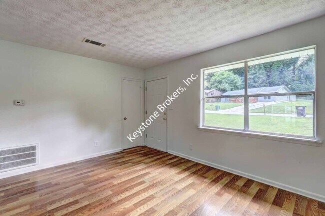 Building Photo - 198 Meadowlark Ln
