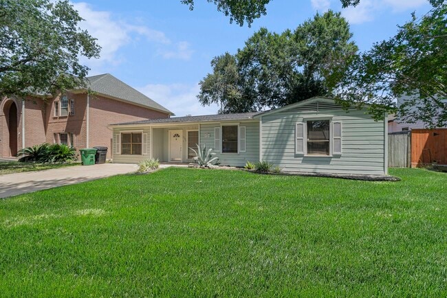 Building Photo - 1720 Libbey Dr