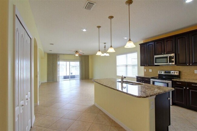 Building Photo - 2101 Bridgeport Cir