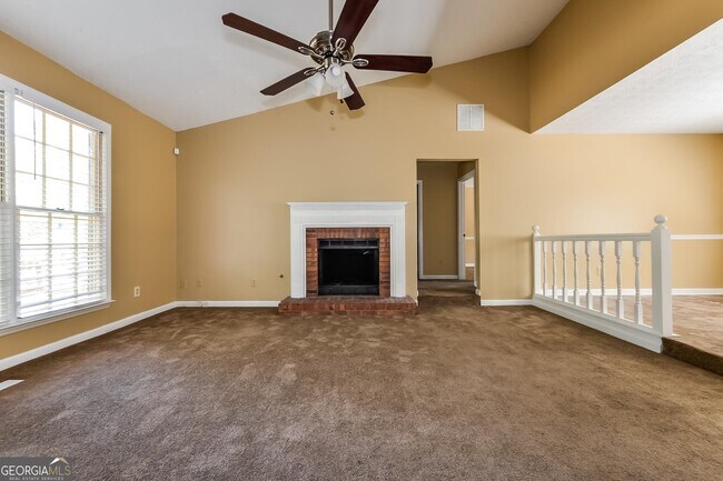 Building Photo - 170 Den Ric Dr