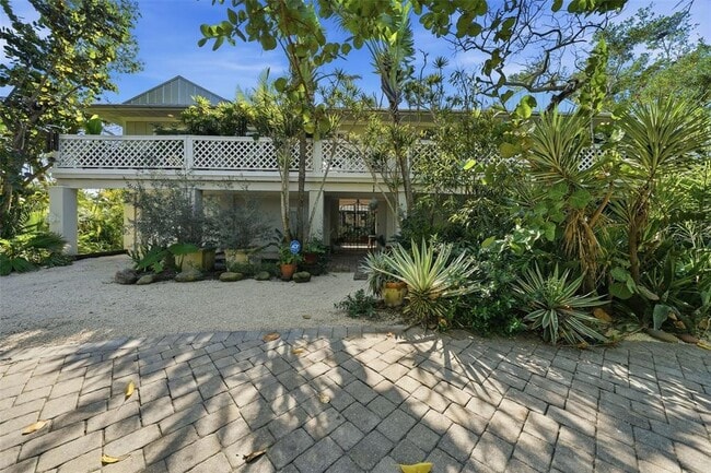 Building Photo - 700 Lands End Dr