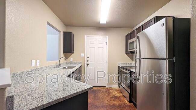 Building Photo - 1008A Kerr Ct