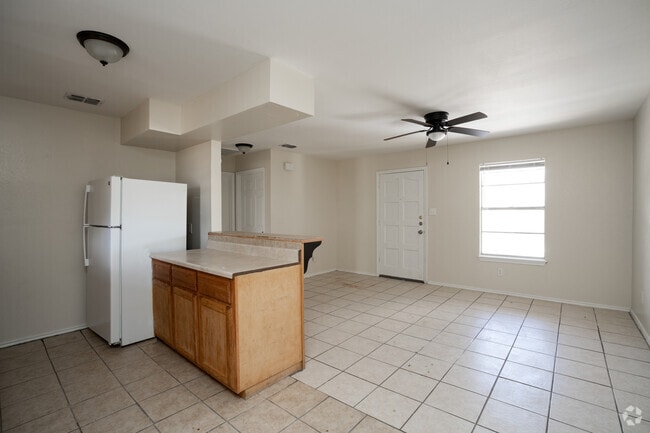 2BD - 1BA - 850SF - Kitchen - Your New 2-Bedroom Home Awaits at Live Oak Apartments