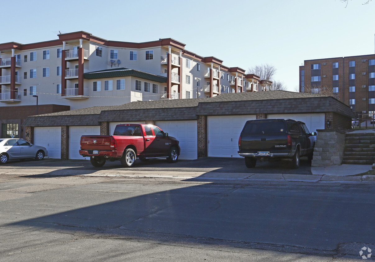 Building Photo - Fairhill Apartments