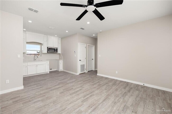 Building Photo - 2714 Primrose Dr