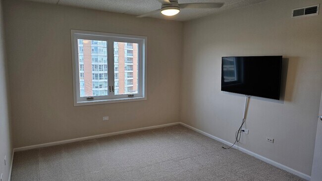 Building Photo - 675 Pearson St