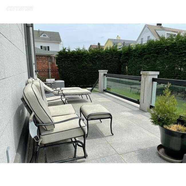 Foto del edificio - 246 83rd St