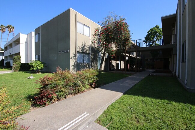 Building Photo - 760 Earlham St