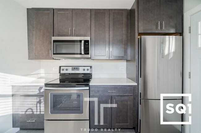 Building Photo - 1 bedroom in Chicago IL 60626
