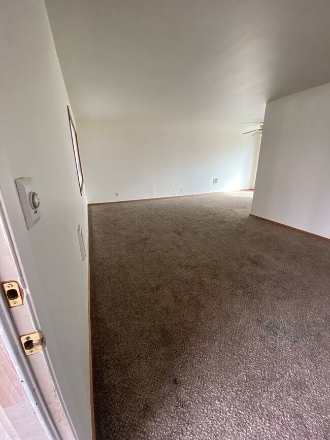 Foto del edificio - 8919 Travis Dr