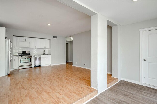 Foto del edificio - 807 W 12th St