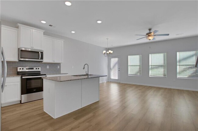 Building Photo - 102 Jaxton St