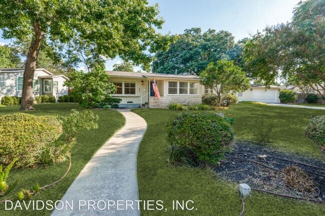 Foto del edificio - 4 br, 3 bath House - 251 Brightwood Pl