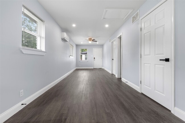 Building Photo - 4116 Linn St