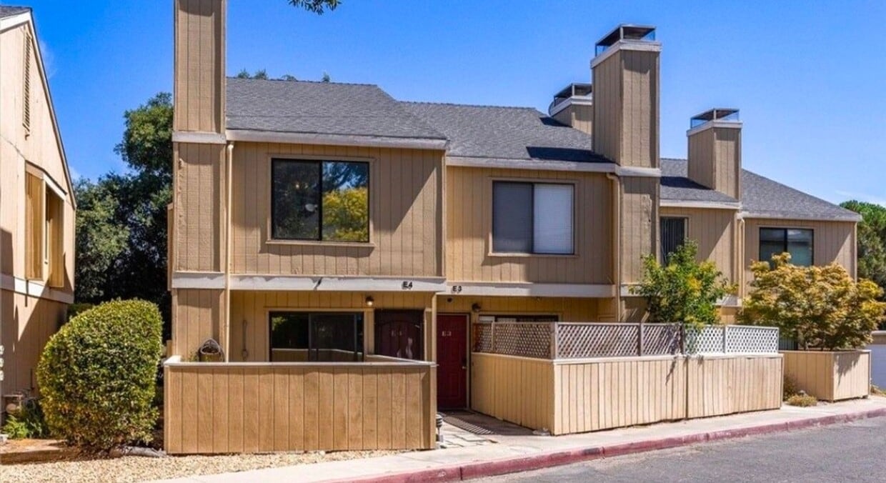 Primary Photo - 2 bedroom condo with garage