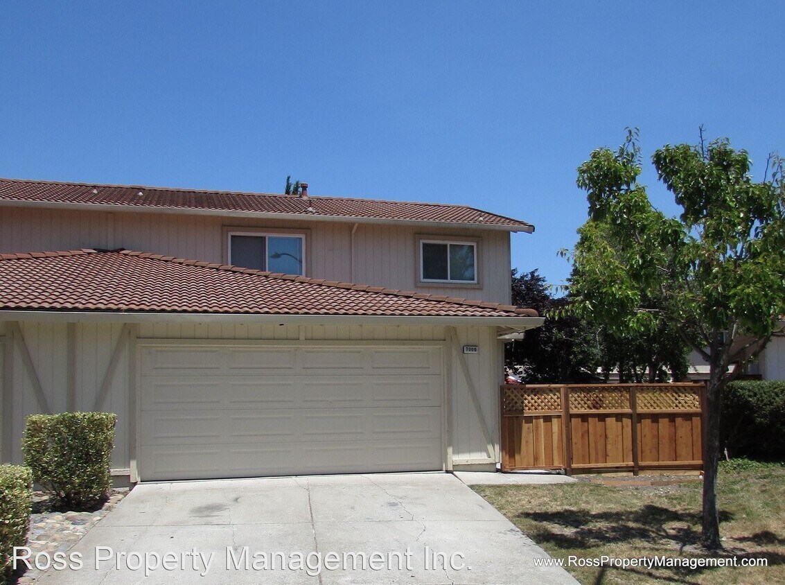 Foto principal - 4 br, 2.5 bath House - 7006 Locust Court