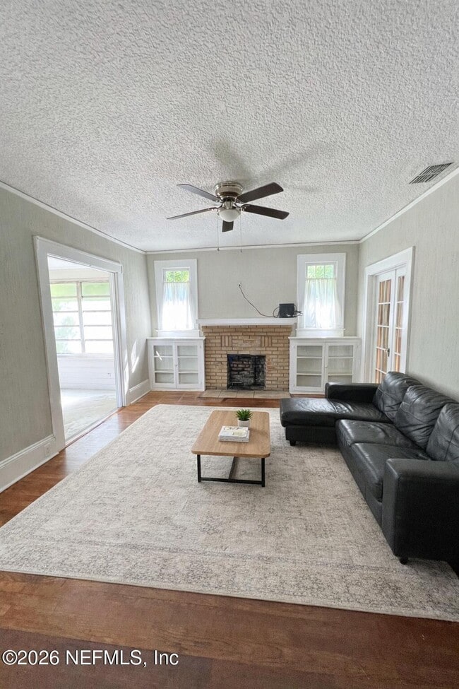 Building Photo - 226 E 15th St