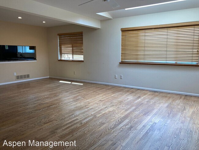 Building Photo - 4 br, 3.5 bath House - 113 Mineola Court
