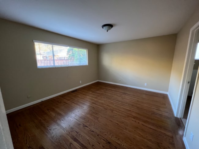 Building Photo - 1436 Sierra St