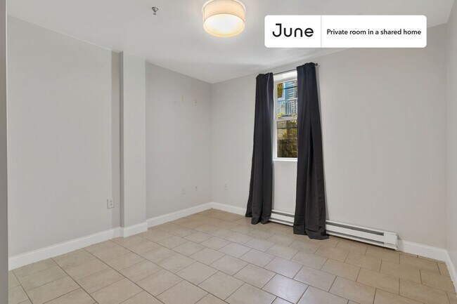 Foto del edificio - Room in Shared 5 bed/2.5 bath home in Roxbury
