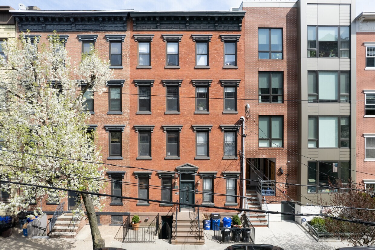 Foto principal - 717 Adams St