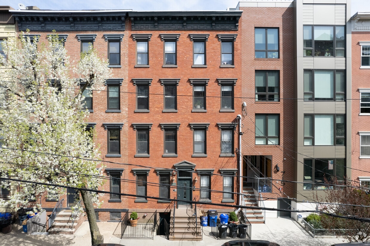Primary Photo - 717 Adams St