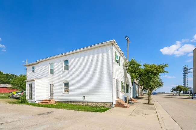 Building Photo - 124 S Chillicothe St