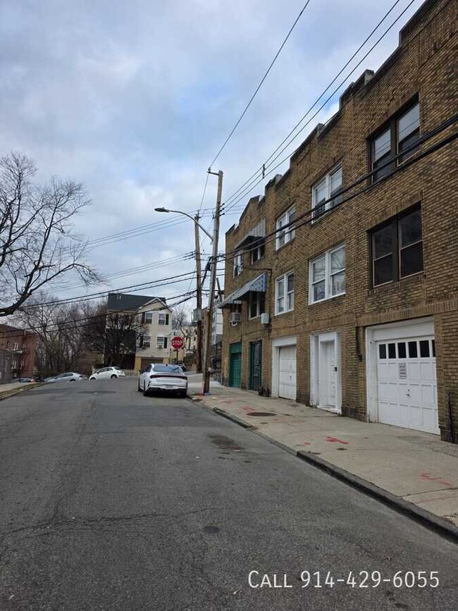 Photo - 322 Woodworth Ave Apartment